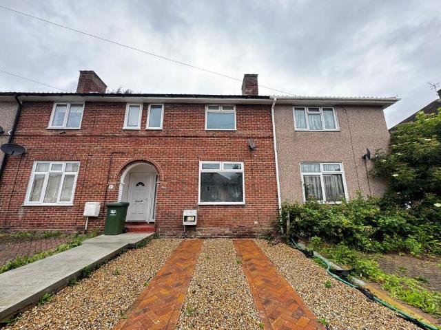 Terraced House for rent in Bromley