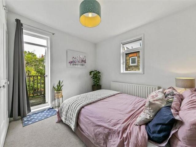 Cottage for rent in Twickenham, Greater London