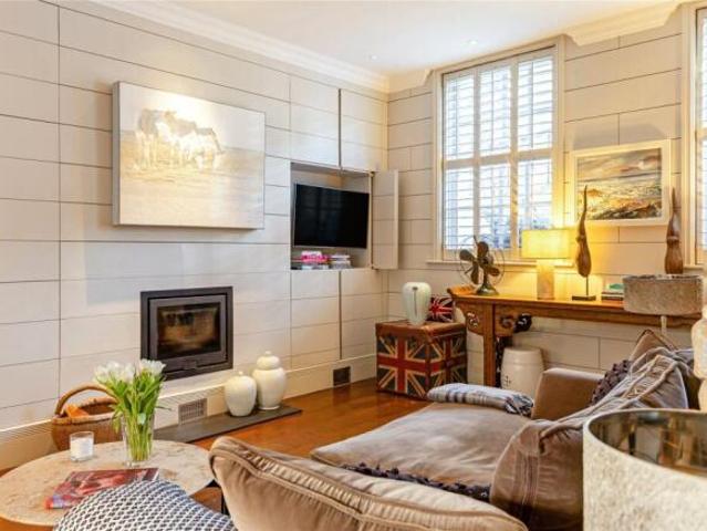 Cottage for rent in Cat Hill, England