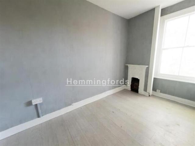 Cottage for rent in Tottenham, Greater London