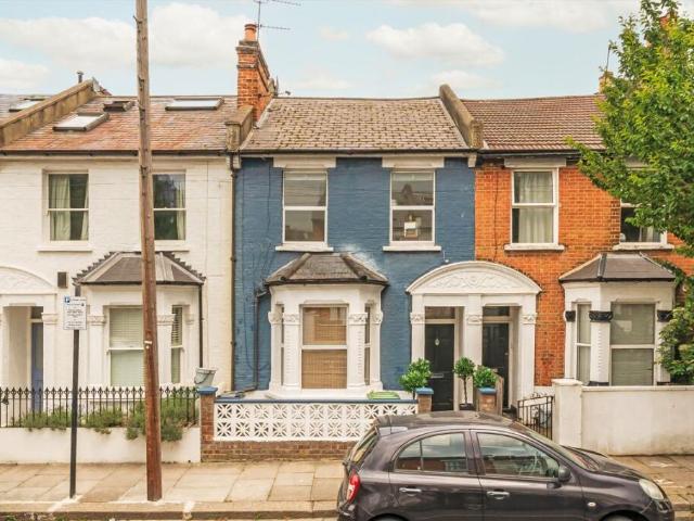 Terraced House for rent in Fulham