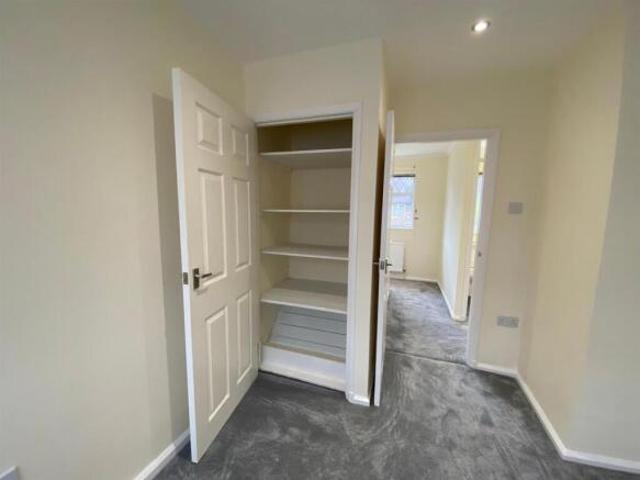 Cottage for rent in Brinnington, Stockport