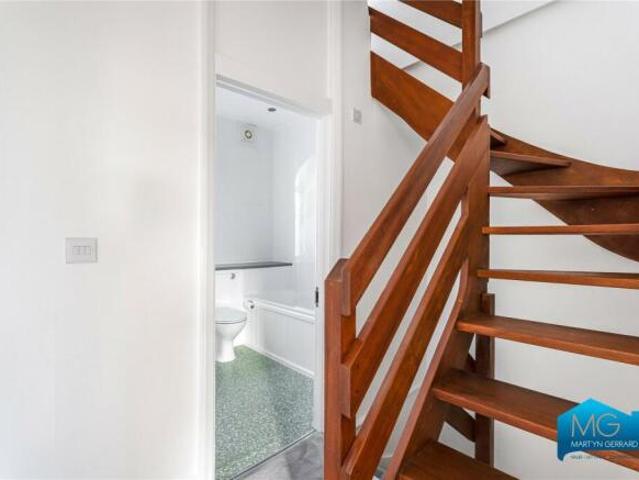 Cottage for rent in East Finchley, Greater London