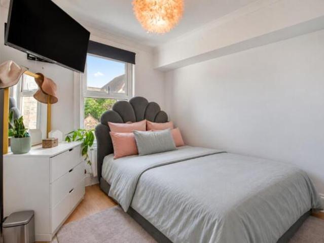 Cottage for rent in London Borough of Richmond upon Thames, Greater London