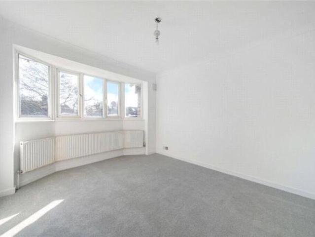 Cottage for rent in Twickenham, Greater London