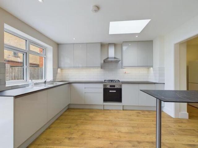 Cottage for rent in Tooting Graveney, Greater London