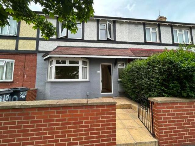 Cottage for rent in Brentford End, Greater London
