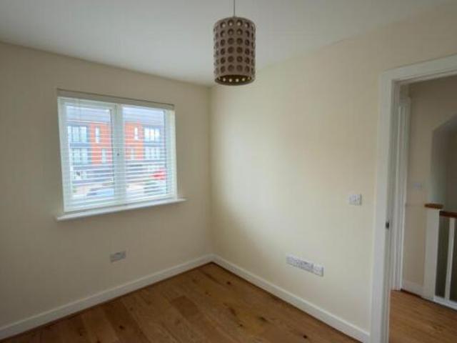 Cottage for rent in Kennet Island, Reading