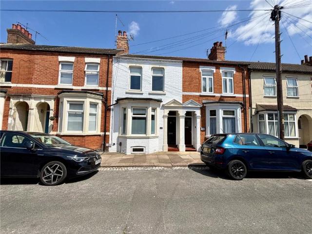 Terraced House for rent in Northampton