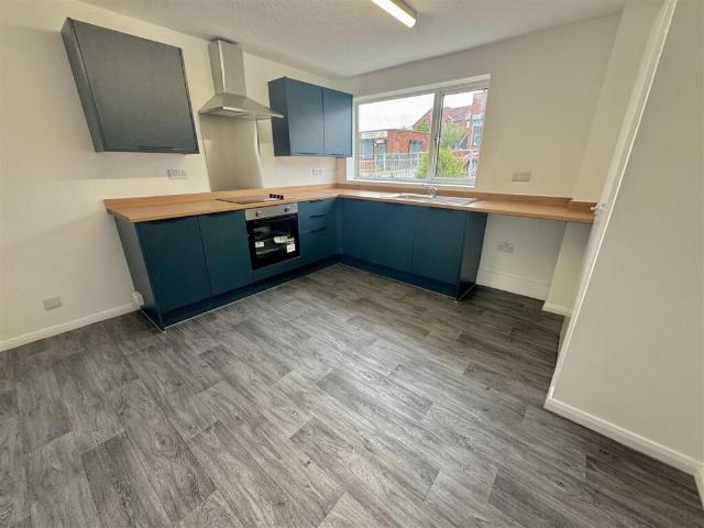 Terraced House for rent in Swallownest