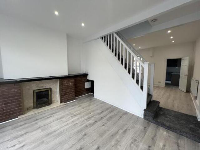 Cottage for rent in Droylsden, Tameside