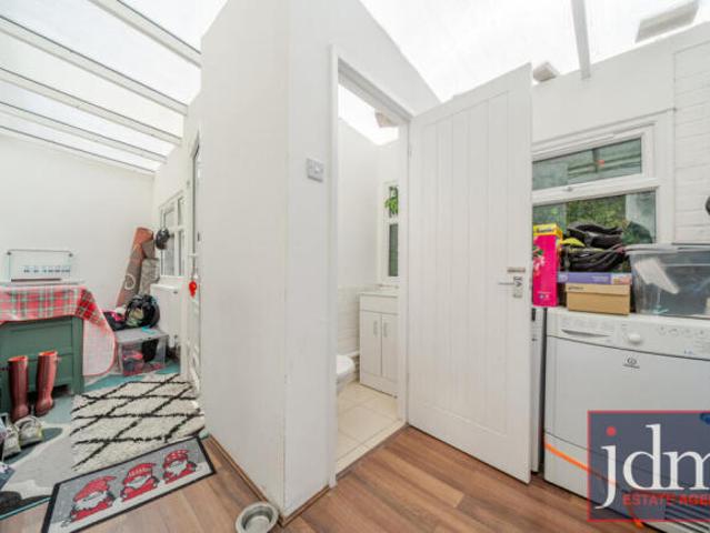 Cottage for rent in Cat Hill