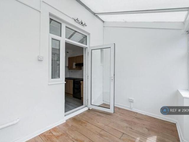 Cottage for rent in Cat Hill