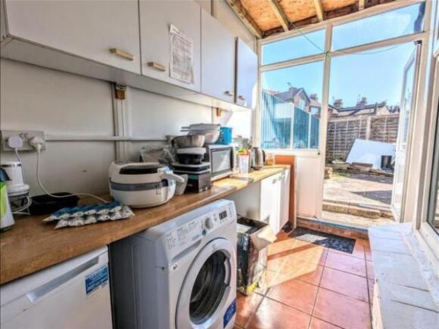 Cottage for rent in Cat Hill, England