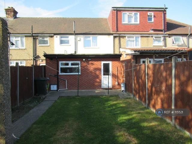 Terraced House for rent in Hayes