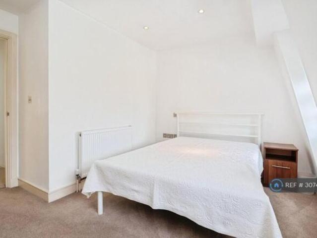 Cottage for rent in Cat Hill, England