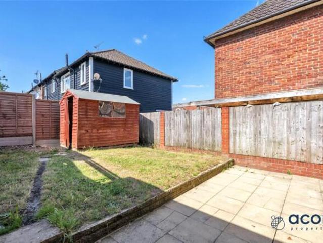 Cottage for rent in Edgware, Greater London