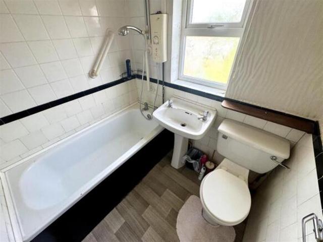 Cottage for rent in Courthouse Green, West Midlands