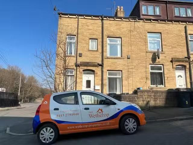 House for rent in Tong Street, West Bowling