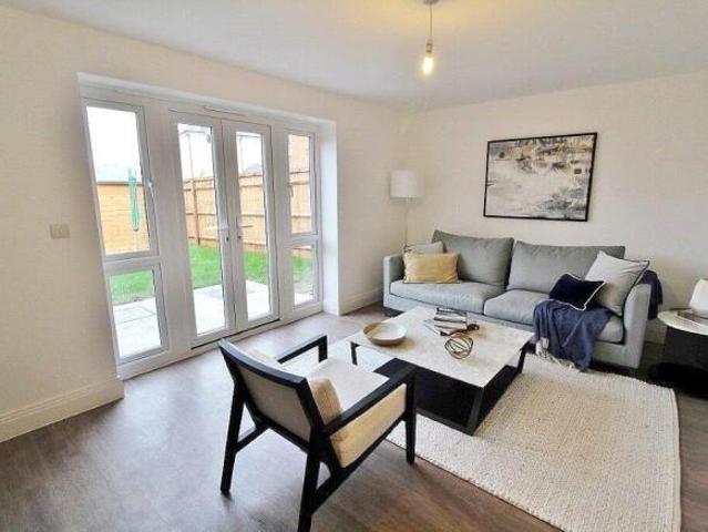 Cottage for rent in Acton, Greater London