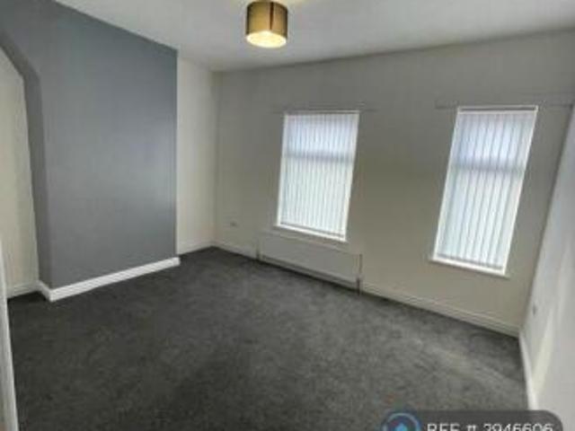Cottage for rent in Gorse Hill, Trafford Park