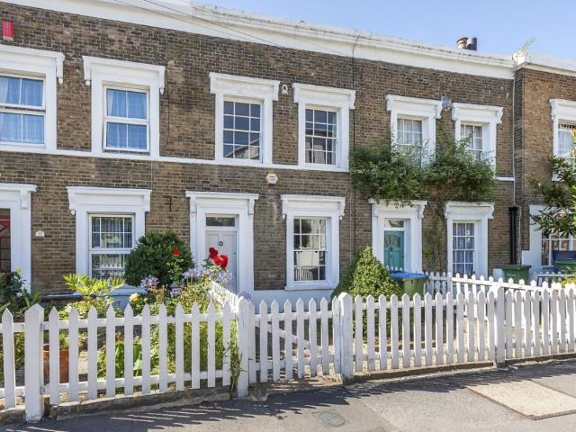 Terraced House for rent in Greenwich