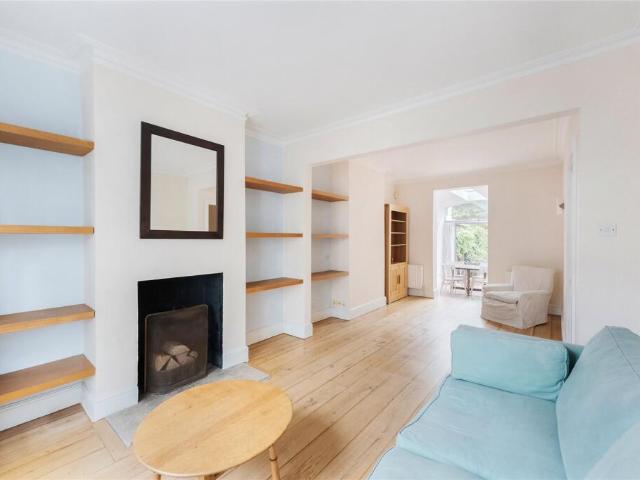 Terraced House for rent in Hammersmith