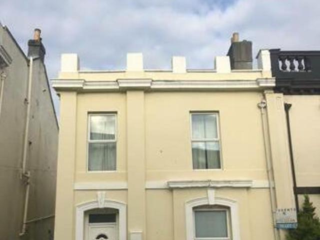 House for rent in Follaton, Strode