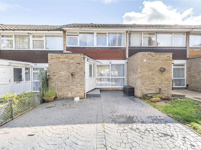 Terraced House for rent in Ruislip