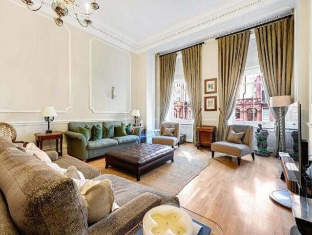 Cottage for rent in Knightsbridge, Greater London