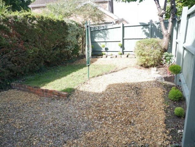 Cottage for rent in Creekmoor, Poole