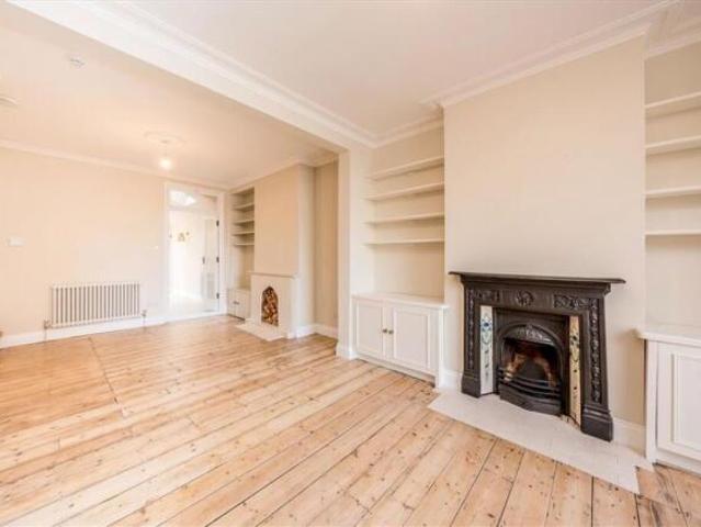 Cottage for rent in London Borough of Richmond upon Thames, Greater London