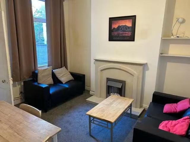 House for rent in Green Close, Warwickshire