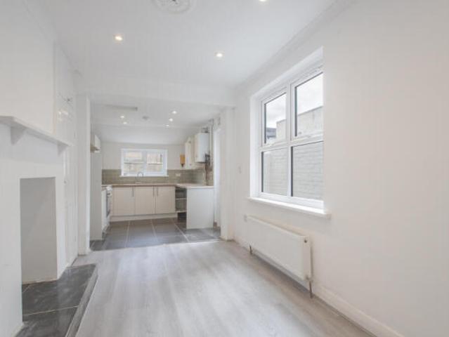 Cottage for rent in Erith, Greater London
