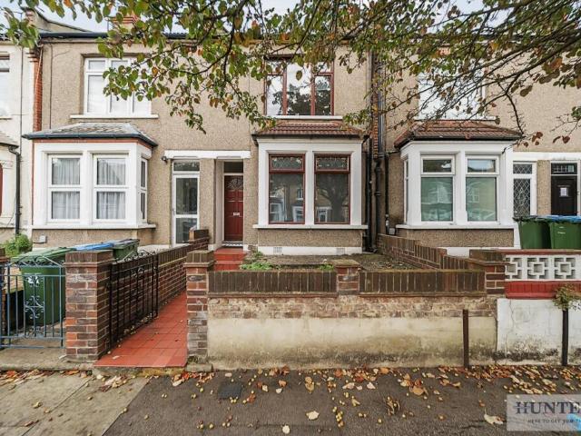 Terraced House for rent in Abbey Wood