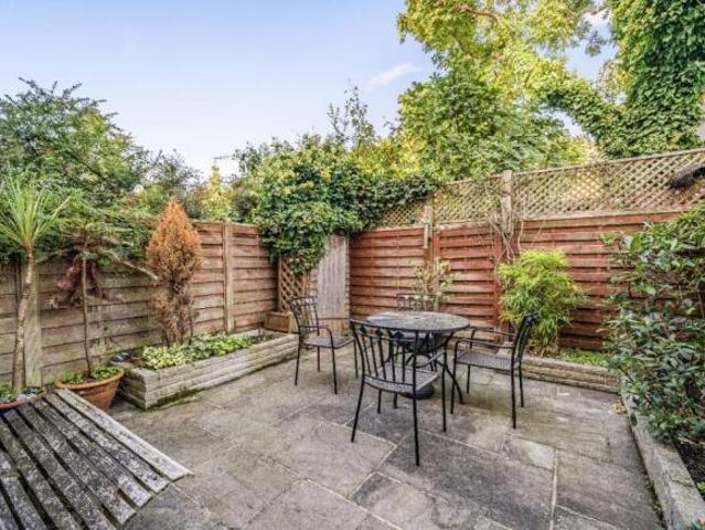 Cottage for rent in Barnes, Greater London