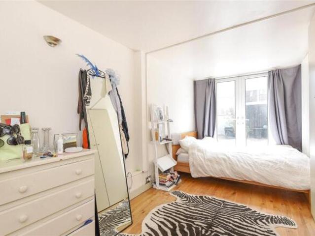 Cottage for rent in Cat Hill