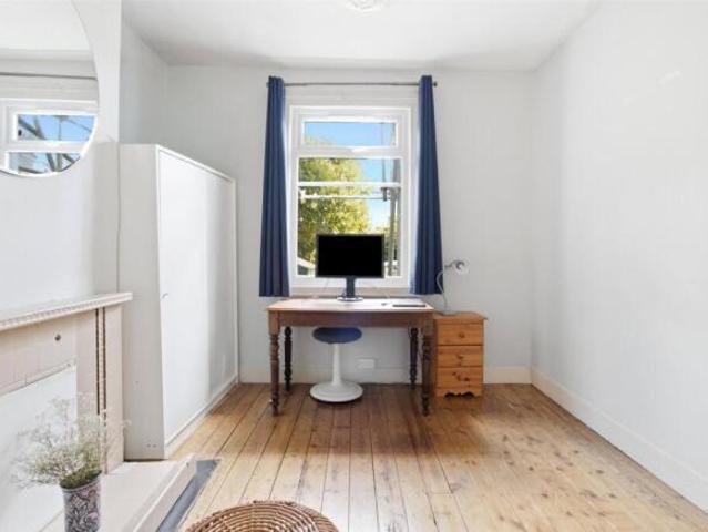 Cottage for rent in Cat Hill