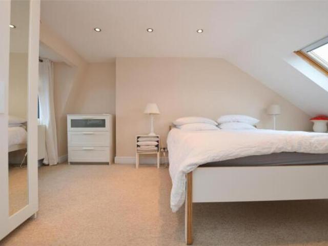 Cottage for rent in Cat Hill, England
