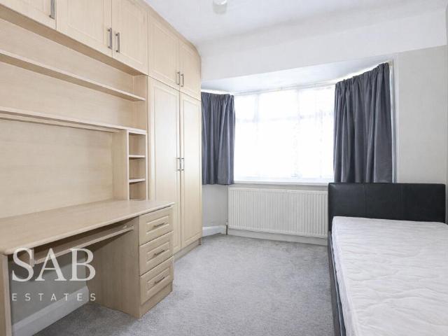 Cottage for rent in Southall, Greater London