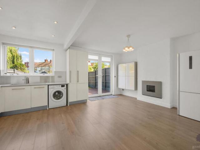 Cottage for rent in Cat Hill