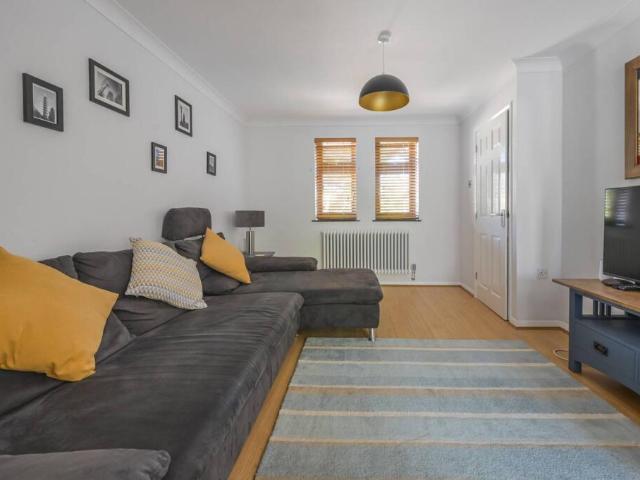 Terraced House for rent in Wapping