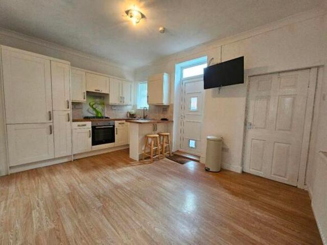 Cottage for rent in Farnworth, Widnes