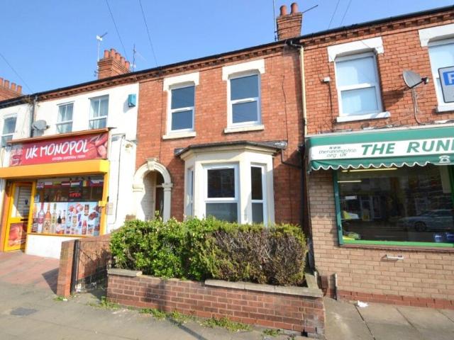 Terraced House for rent in Northampton
