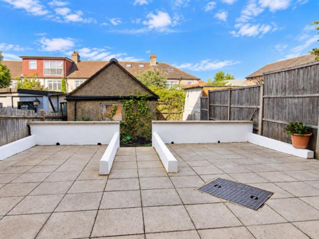 Cottage for rent in Cat Hill, England