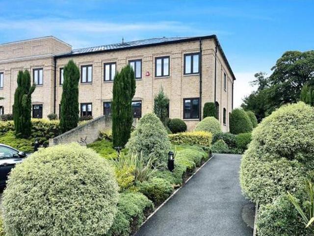 House for sale in Little Stanmore, Greater London