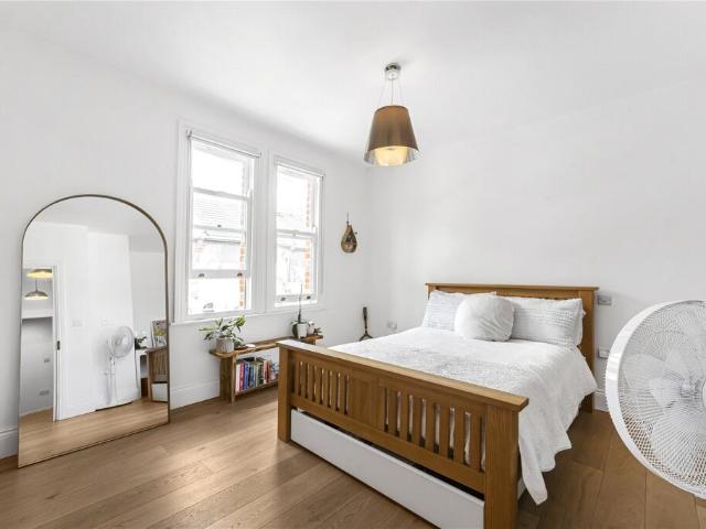 Cottage for rent in Hackney