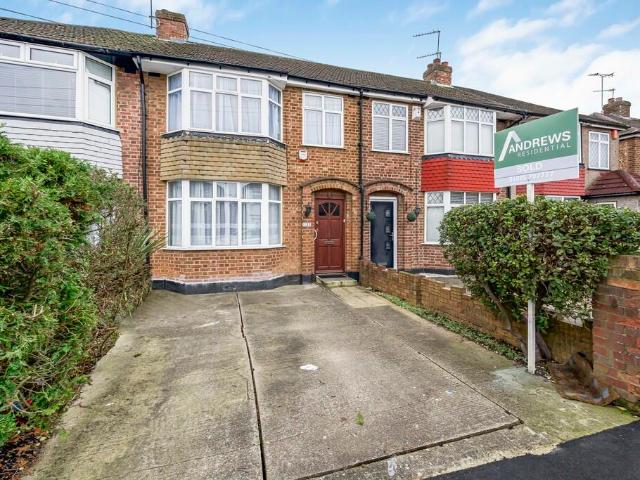 Terraced House for rent in Hillingdon
