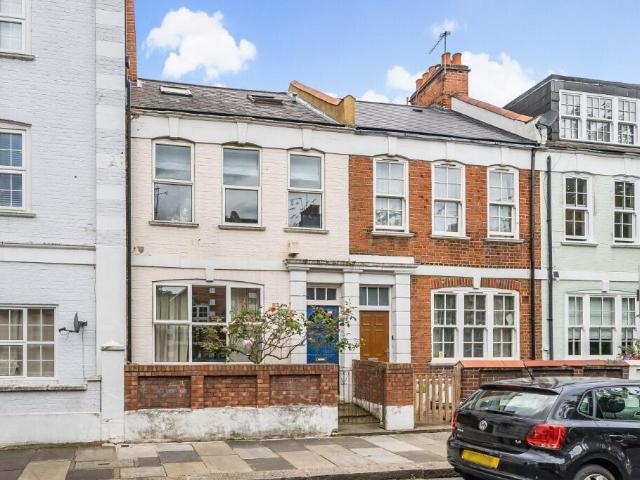 Terraced House for rent in Fulham