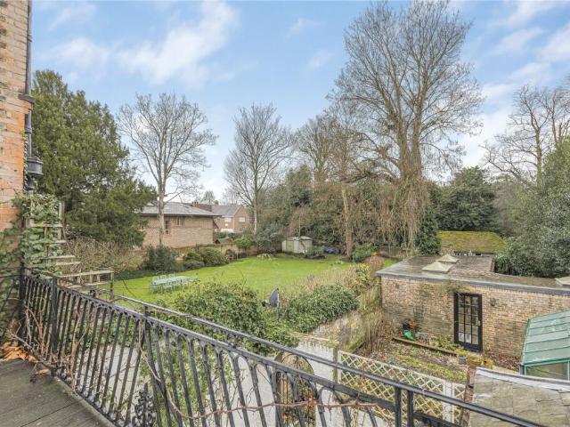 Cottage for rent in Wimbledon, Greater London